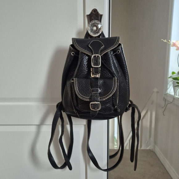 ROOTS Vintage Black MINI Leather Backpack - Picture 12 of 12